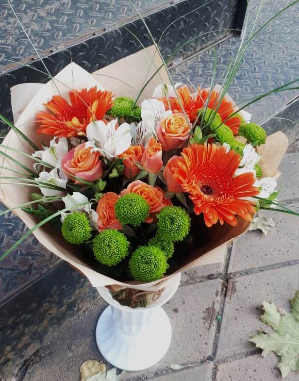 Букет цветов из: Герберы, Хризантемы, Альстромерии и Розы в Новая Мельница