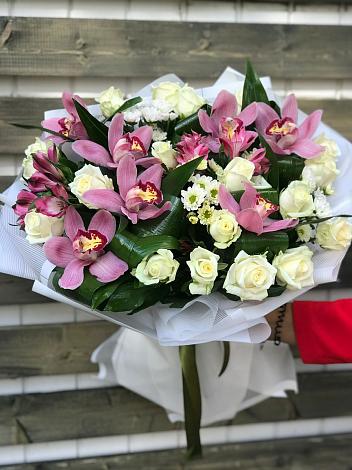 Букет цветов из: Розы и Хризантемы в Новая Мельница