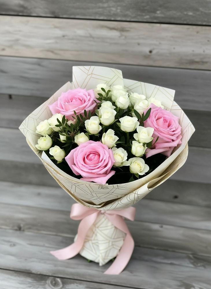Букет цветов из: Розы в Новая Мельница