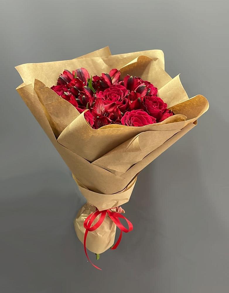 Букет цветов из: Альстромерии и Розы в Новая Мельница