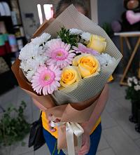 Букет цветов из:  Герберы, Розы и Хризантемы в Новая Мельница