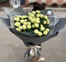 Букет Белые кустовые розы Солинеро в Новая Мельница