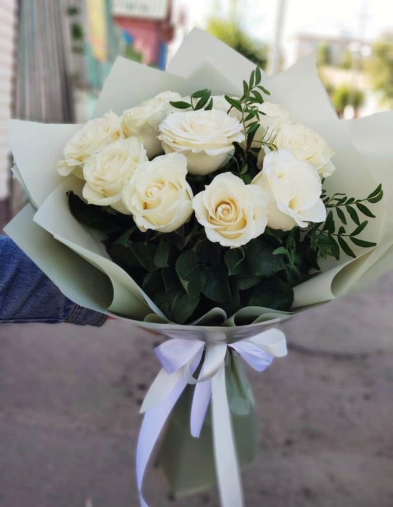 Букет Белые розы Проуд в Новая Мельница