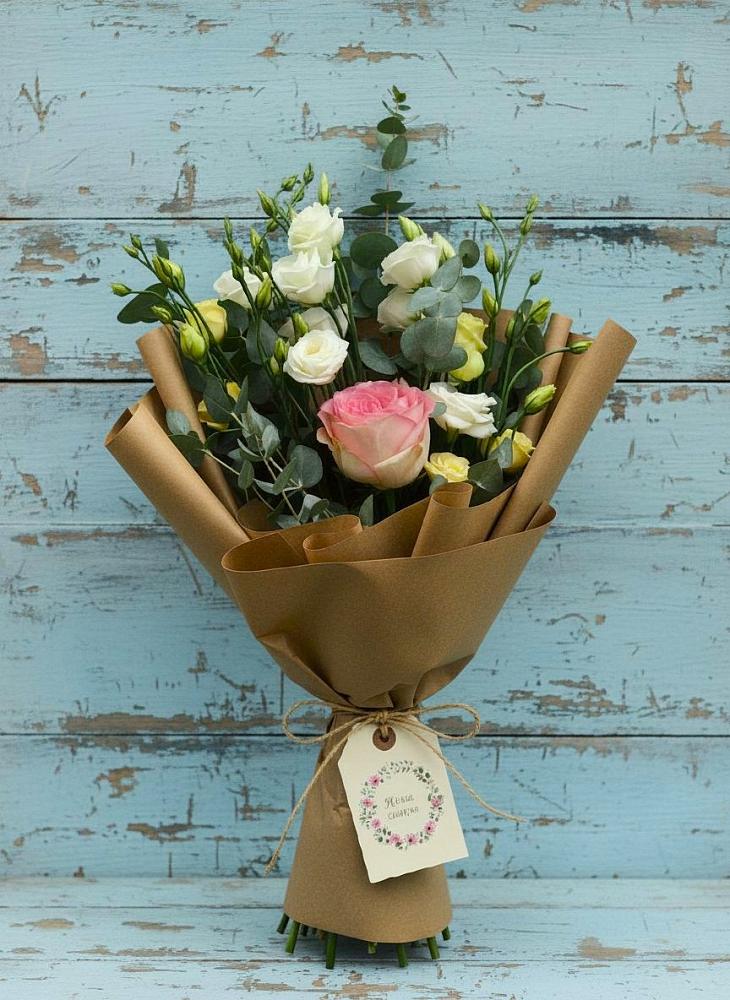 Букет цветов из: Розы и Лизиантусы в Новая Мельница