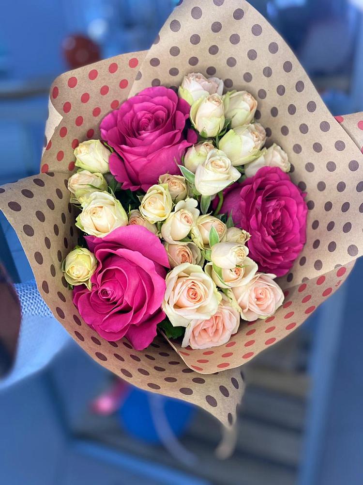 Букет цветов из: Розы в Новая Мельница