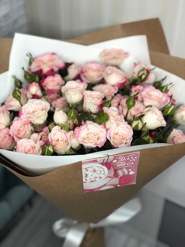 Букет цветов из: Розы в Новая Мельница