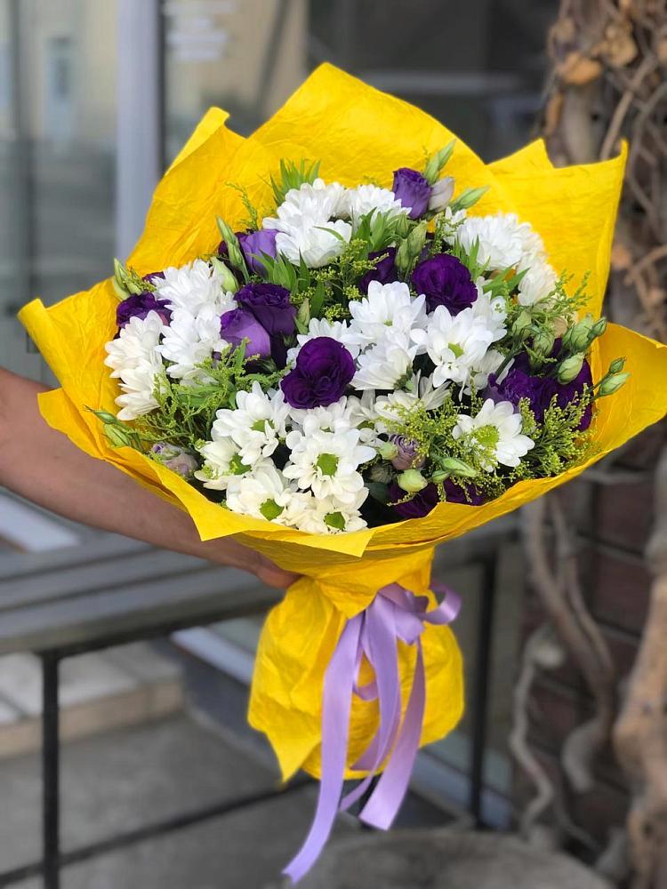 Букет цветов из: Ирисы, Хризантемы и Ромашки в Новая Мельница