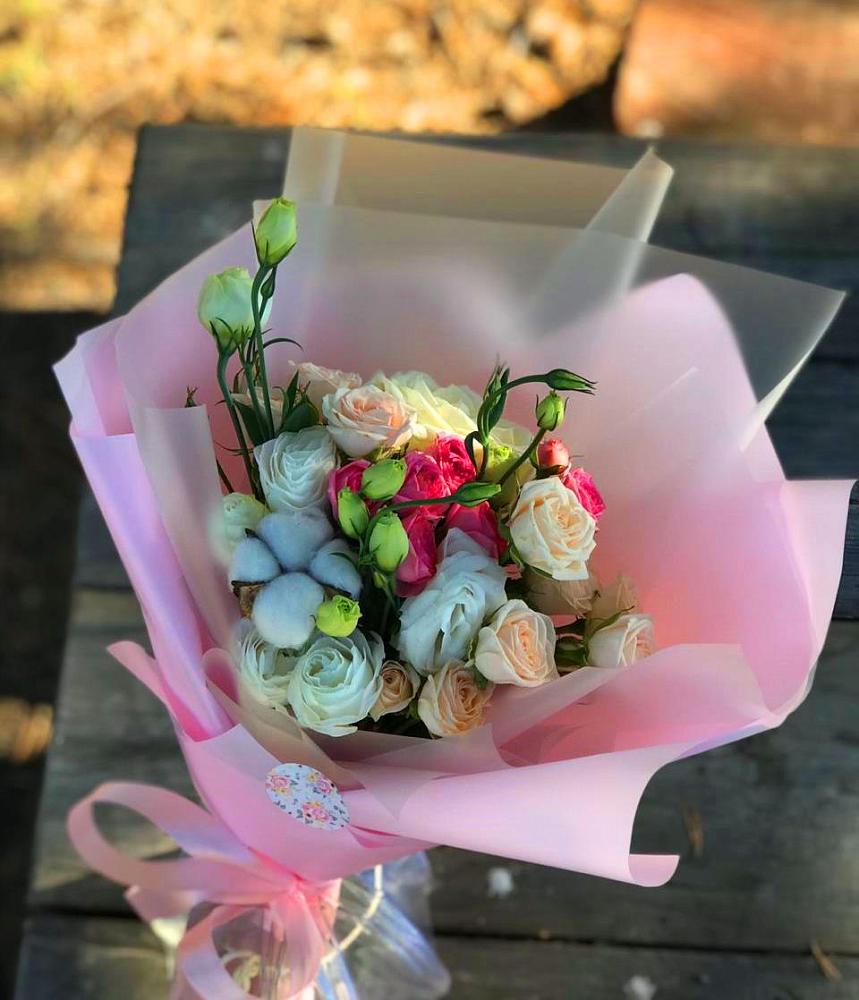 Букет цветов из: Розы и Лизиантусы в Новая Мельница