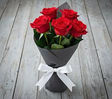Букет 5 Красных роз Эдлесс Лав в Новая Мельница