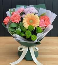 Букет цветов из:  Гвоздики, Розы, Герберы и Хризантемы в Новая Мельница