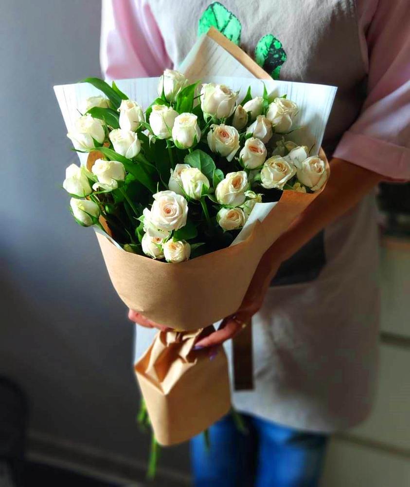 Букет цветов из: Розы в Новая Мельница