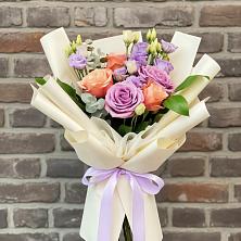 Букет цветов из:  Лизиантусы и Розы в Новая Мельница