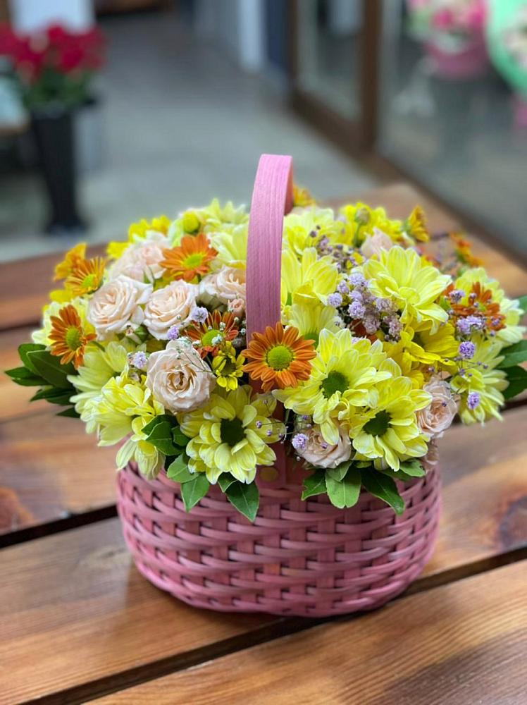 Цветочная композиция из Хризантемы и Розы в корзине в Новая Мельница