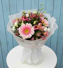 Букет цветов из:  Герберы, Альстромерии и Лизиантусы в Новая Мельница