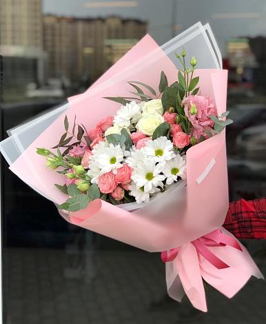 Букет цветов из: Розы, Лизиантусы и Хризантемы в Новая Мельница
