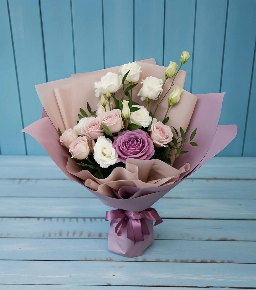 Букет цветов из: Розы и Лизиантусы в Новая Мельница